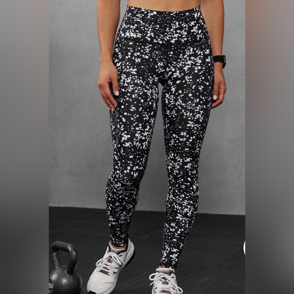 Fabletics Pants - FABLETICS Black And White Speckled On-The-Go PowerHold® High-Waisted
Legging